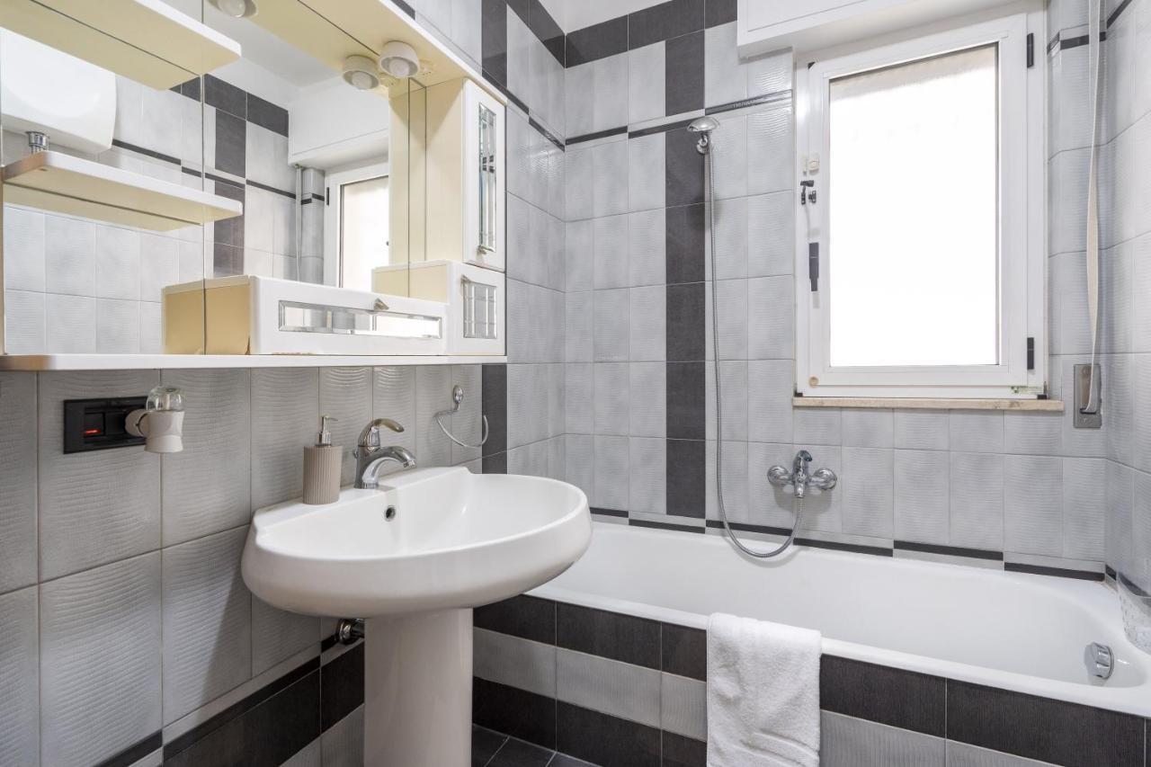 Green House Apartment โมโนโปลี ภายนอก รูปภาพ